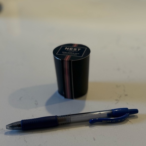 NEW! NEST Fragrances Rose Noir & Oud Mini Scented Candle .95oz - Picture 5 of 5